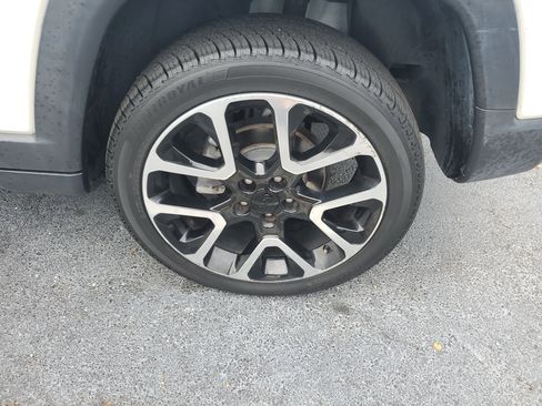 Used 2018 Jeep Compass Limited w/ Navigation Group image 2