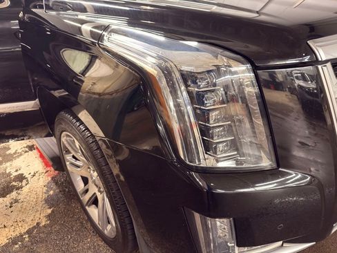 Used 2016 Cadillac Escalade ESV Premium image 17