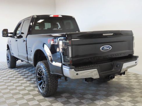 Used 2017 Ford F250 Lariat w/ Lariat Value Package AWD/4WD image 3