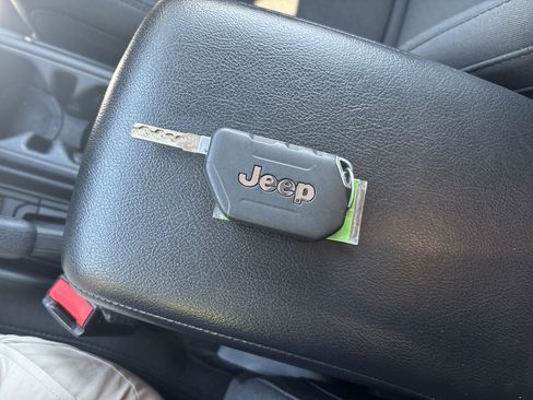 Used 2021 Jeep Wrangler Unlimited Sport AWD/4WD image 27