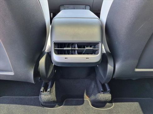 Used 2023 Tesla Model Y Long Range AWD/4WD image 17