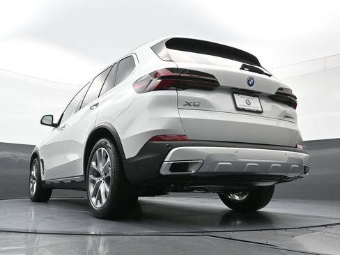 New 2026 BMW X5 xDrive50e image 27