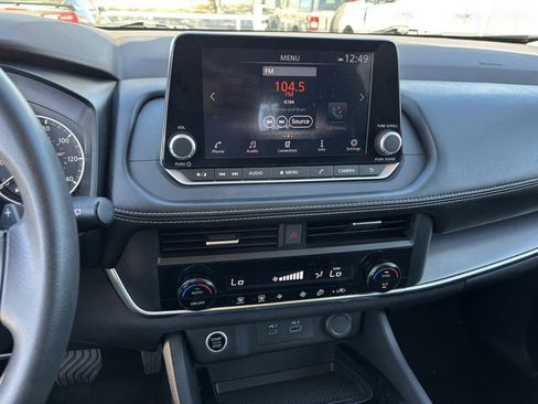 Used 2023 Nissan Rogue SV FWD image 14