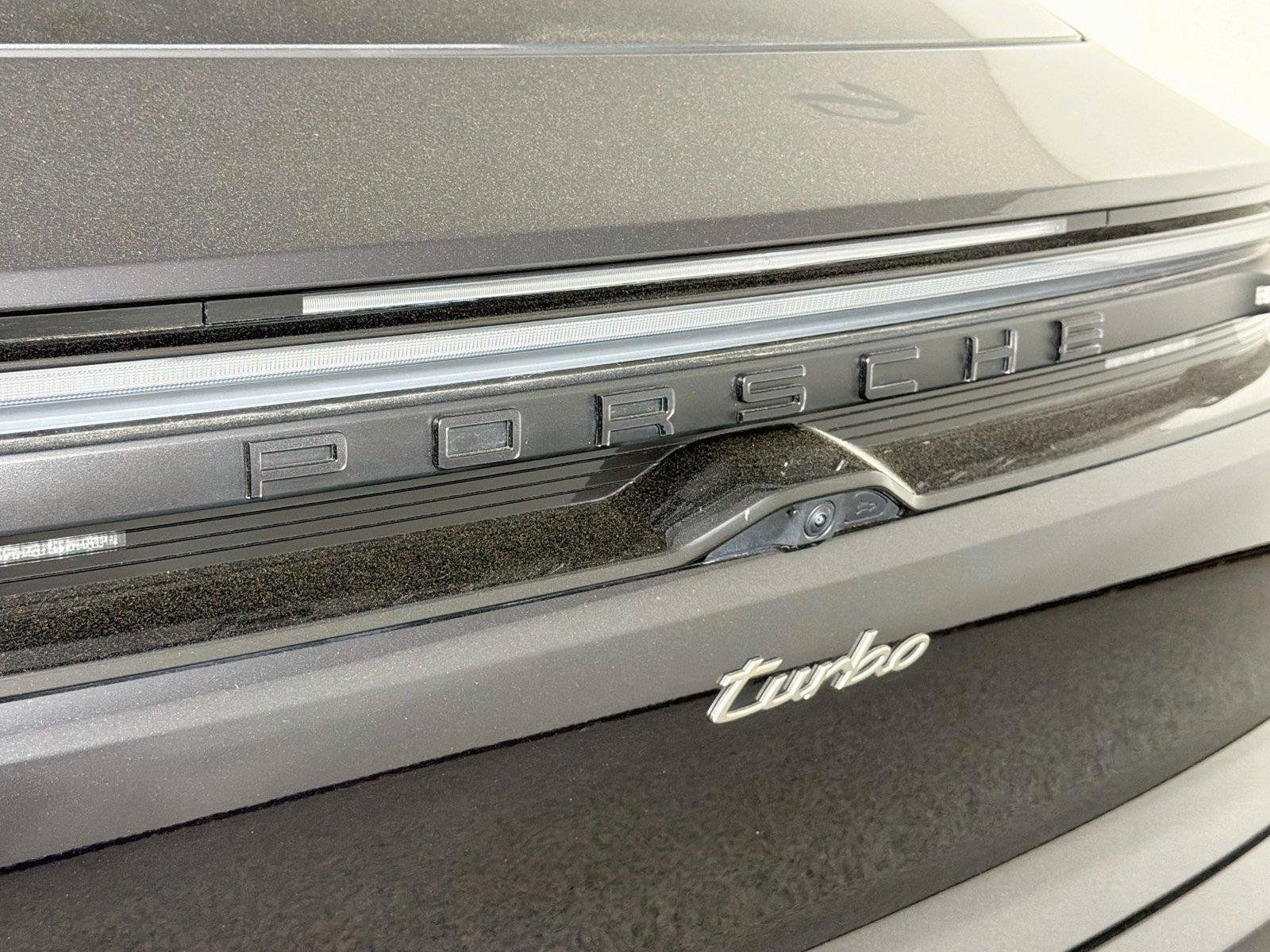 Certified 2025 Porsche Macan Turbo Electric AWD/4WD image 17