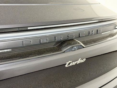 Certified 2025 Porsche Macan Turbo Electric AWD/4WD image 17