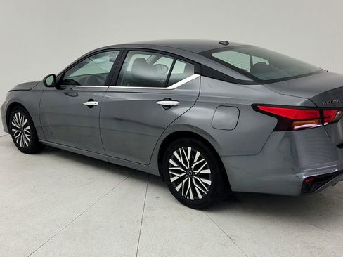 Used 2025 Nissan Altima 2.5 SV FWD image 6