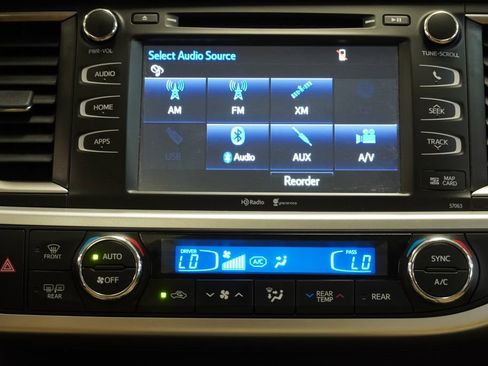 Used 2015 Toyota Highlander XLE AWD/4WD image 22