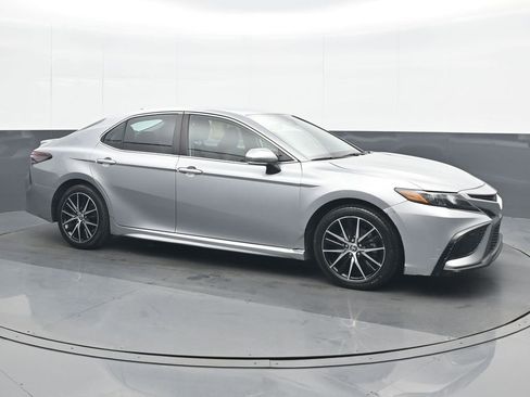 Used 2023 Toyota Camry SE FWD image 8