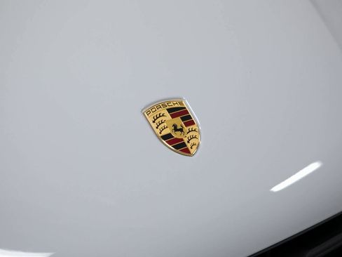 Certified 2025 Porsche Macan image 34