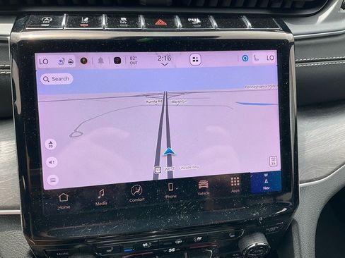 Used 2023 Jeep Grand Cherokee L Limited w/ Luxury Tech Group II image 11