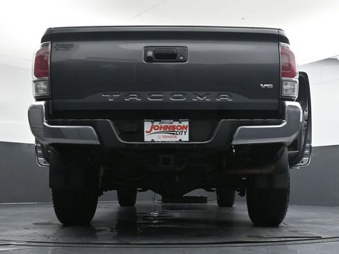 Used 2022 Toyota Tacoma TRD Off-Road image 44