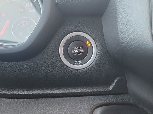 Used 2024 RAM 1500 Laramie image 12