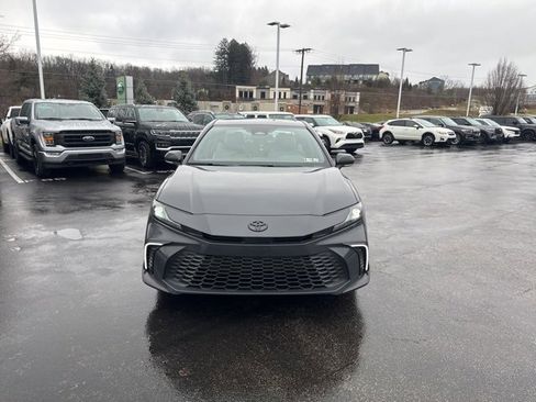 Used 2025 Toyota Camry SE image 2