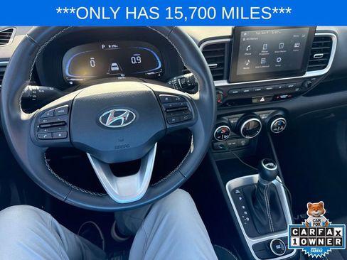 Used 2024 Hyundai Venue SEL FWD image 18