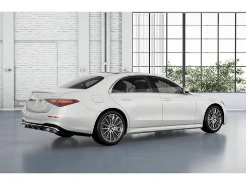 Certified 2022 Mercedes-Benz S 500 4MATIC w/ AMG Line Package image 31