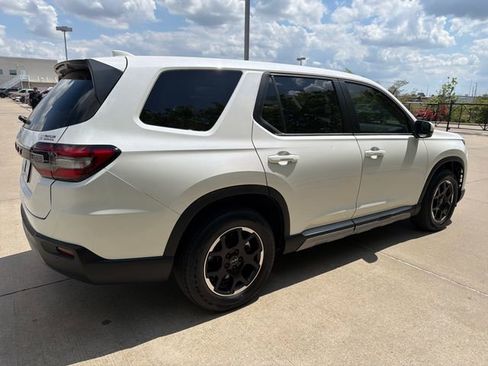 Used 2025 Honda Pilot EX-L image 5