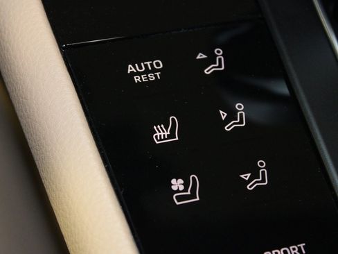 Used 2025 Porsche Macan image 30