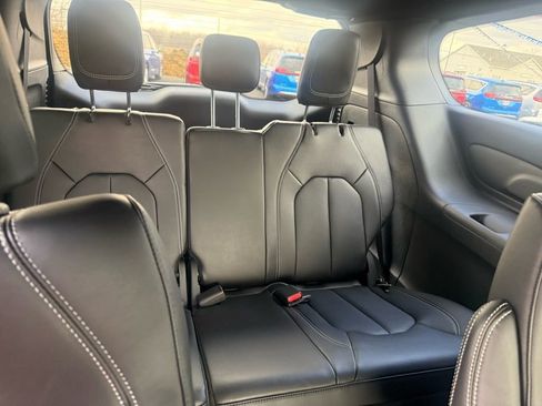 New 2025 Chrysler Pacifica Select FWD image 28