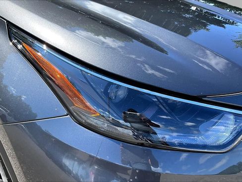 Used 2023 Toyota Highlander XLE AWD/4WD image 26