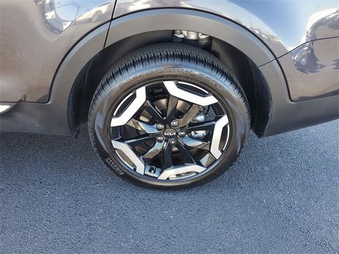 Used 2025 Kia Telluride EX w/ EX Captain's Chair Package image 5