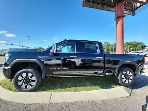 Used 2024 GMC Sierra 2500 Denali w/ Denali Reserve Package AWD/4WD image 2