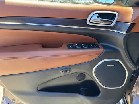 Used 2018 Jeep Grand Cherokee Summit AWD/4WD image 15