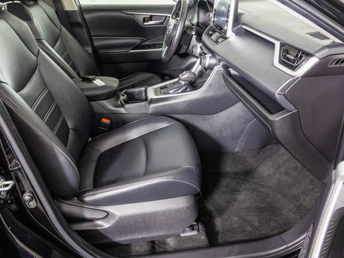 Used 2022 Toyota RAV4 XLE Premium image 45