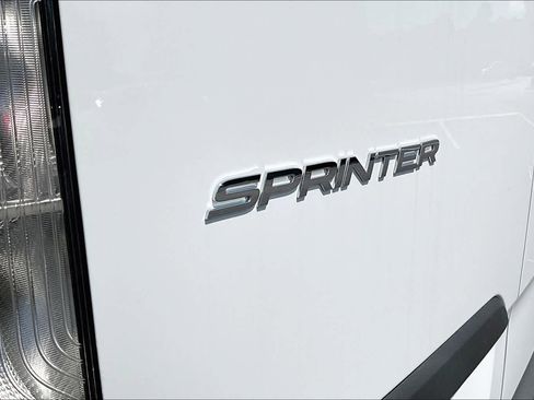 Used 2024 Mercedes-Benz Sprinter 2500 image 8