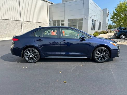 Used 2025 Toyota Corolla SE w/ SE Premium Package FWD image 5