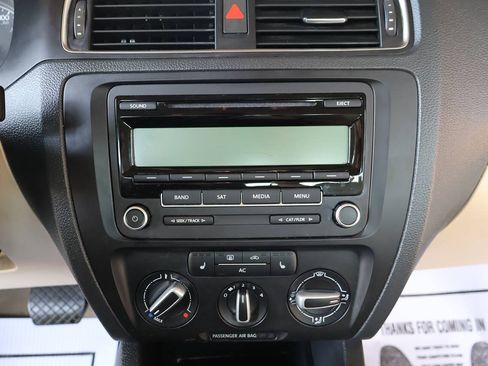 Used 2011 Volkswagen Jetta SE FWD image 25