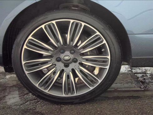 Used 2020 Land Rover Range Rover HSE image 11