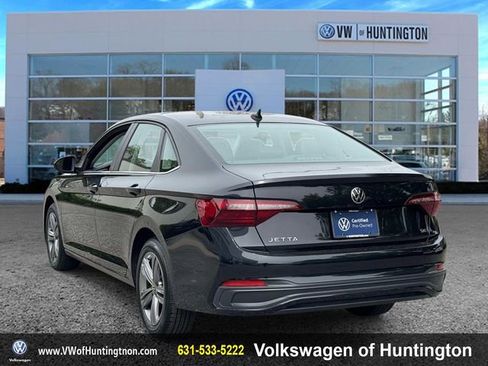 Certified 2023 Volkswagen Jetta SE w/ Panoramic Sunroof Package FWD image 5