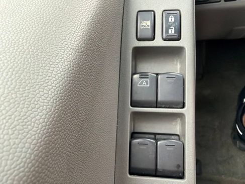 Used 2012 Nissan Frontier SV AWD/4WD image 18