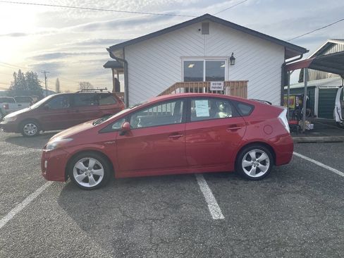 Used 2011 Toyota Prius Five image 1