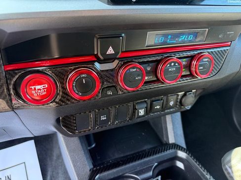 Used 2023 Toyota Tacoma TRD Off-Road AWD/4WD image 27