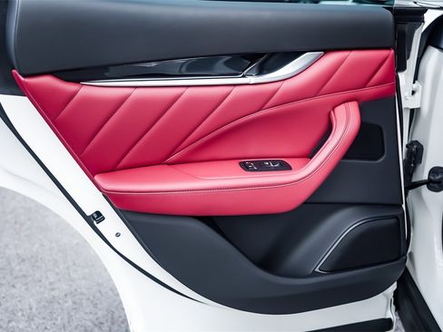 Certified 2022 Maserati Levante GT image 31