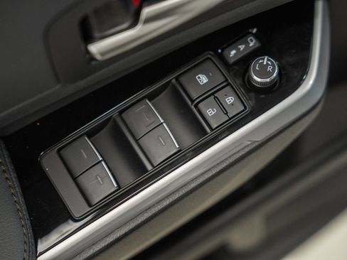 New 2026 Toyota Sienna Platinum image 42