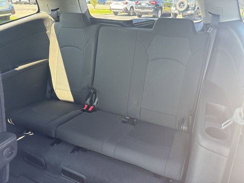 Used 2016 Chevrolet Traverse LT w/ Style and Technology Package FWD image 13