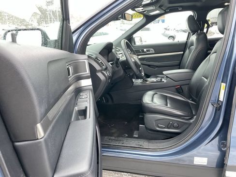 Used 2019 Ford Explorer XLT w/ Equipment Group 202A AWD/4WD image 14