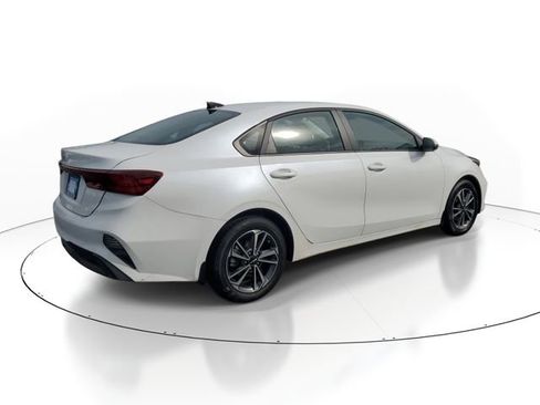 Used 2023 Kia Forte LXS w/ LXS Technology Package FWD image 6