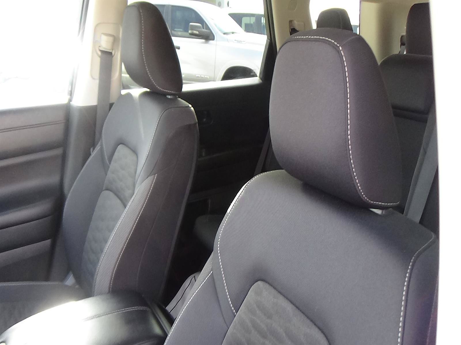 Used 2025 Nissan Pathfinder SV FWD image 17
