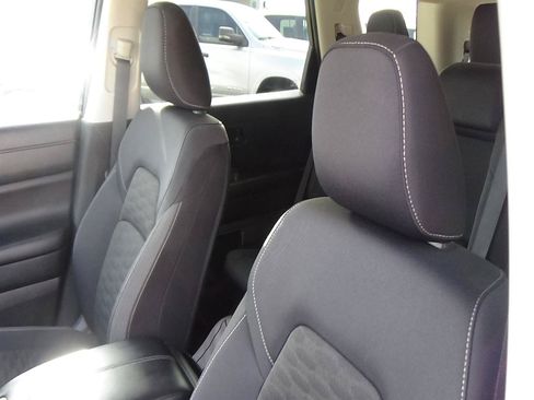 Used 2025 Nissan Pathfinder SV FWD image 17