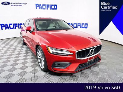 Used 2019 Volvo S60 T6 Momentum w/ Multimedia Package