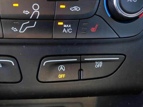 Used 2017 Ford Escape SE w/ Equipment Group 201A AWD/4WD image 31