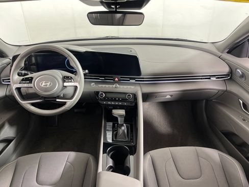 Used 2025 Hyundai Elantra SEL FWD image 21