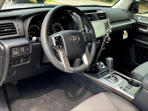 Used 2024 Toyota 4Runner SR5 Premium image 7