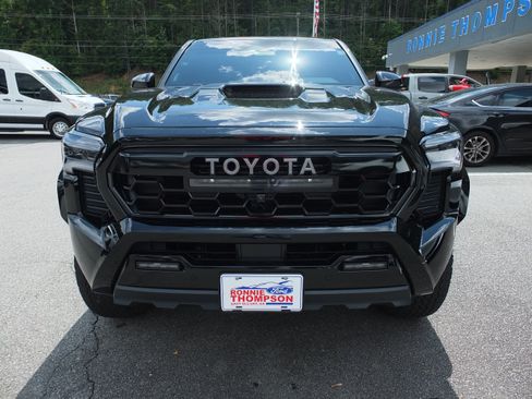 Used 2025 Toyota Tacoma TRD Pro AWD/4WD image 8