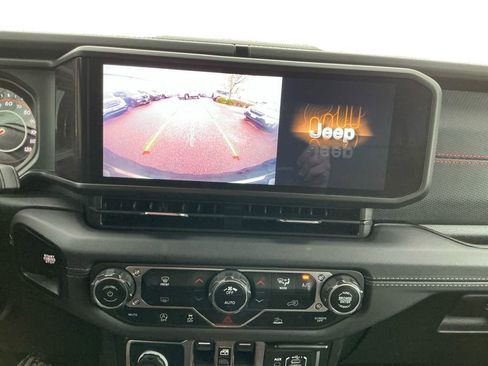 Used 2024 Jeep Wrangler Unlimited Rubicon image 17