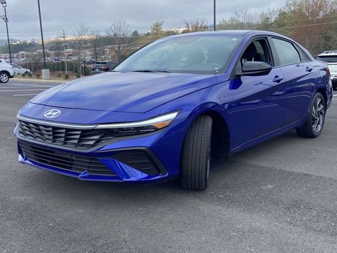 Certified 2025 Hyundai Elantra Sport FWD image 7