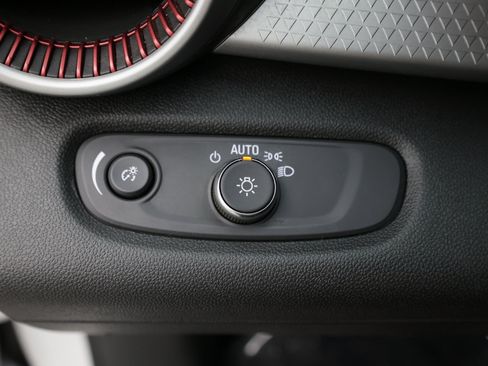 Used 2024 Chevrolet Trax RS FWD image 18